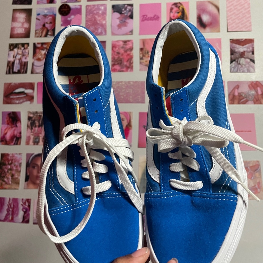 1966 OLD SKOOL VANS
WORN ONCE, no scuffs, clean bottom!!